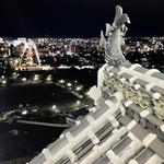 姫路城大天守の６階から見下ろす姫路市街地＝９日夜、姫路市本町（撮影・大山伸一郎）