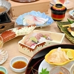 「グランドニッコー淡路　日本料理あわみ」の「えびす鯛づくし会席」＝吉備国際大学南あわじ志知キャンパス