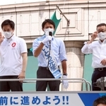 結党から１０年となる日本維新の会。大阪府市のツートップが率いた組織は、府内での影響力を基盤にして内外に勢力を広げてきた。野党第１党への模索が始まったいま、関西の各府県では大阪への依存を脱し、独自の首長や地方議員を増やそうとする動きが相次ぐ。