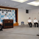 特殊詐欺特別捜査隊の発足式で決意を示す幹部ら＝兵庫県警本部