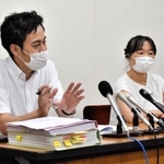 加古川労働基準監督署による文書廃棄について説明する谷真介弁護士ら＝１５日午後、神戸市中央区多聞通２
