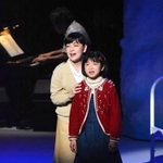 ミュージカル「てだのふあ」で主演の一人を務める大村響叶さん（右）。母が神戸市出身（イッツフォーリーズ提供）
