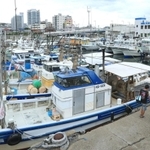 台風接近の警戒のため、係留する船がひしめく漁港＝１８日午後、神戸市垂水区平磯、垂水漁港（撮影・鈴木雅之）