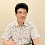 水素ビジネス参入の支援について説明する日村健二室長＝大阪市中央区