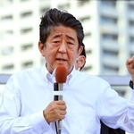 銃撃される前日、参院選の応援演説で兵庫に立ち寄った安倍晋三元首相＝７月７日、神戸市内