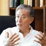 安倍晋三元首相の国葬について語る思想家の内田樹さん＝神戸市東灘区（撮影・長嶺麻子）