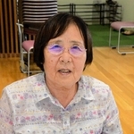 「コスモスの会」の日本語教室で学ぶ中国残留孤児の松倉秀子さん＝尼崎市東難波町２