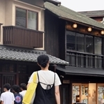 仕事終わりに有馬の街をくまなく歩く。お客さんに道やお店を聞かれることもあり、「きちんと答えられるようにと思って」＝神戸市北区有馬町