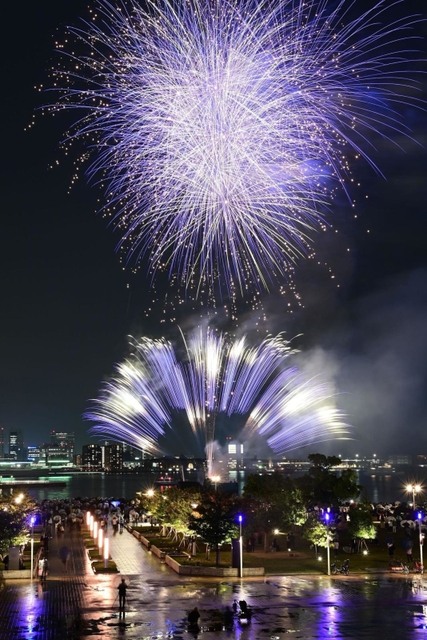大輪の花火、神戸港を彩る ５日間の分散型、毎日７００発打ち上げ 総合 神戸新聞NEXT