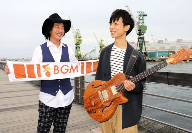 広報宣伝大使として「ぼうさいこくたい」を盛り上げるブルームワークスの石田裕之さん（右）とＫＡＺＺさん＝神戸市中央区東川崎町１