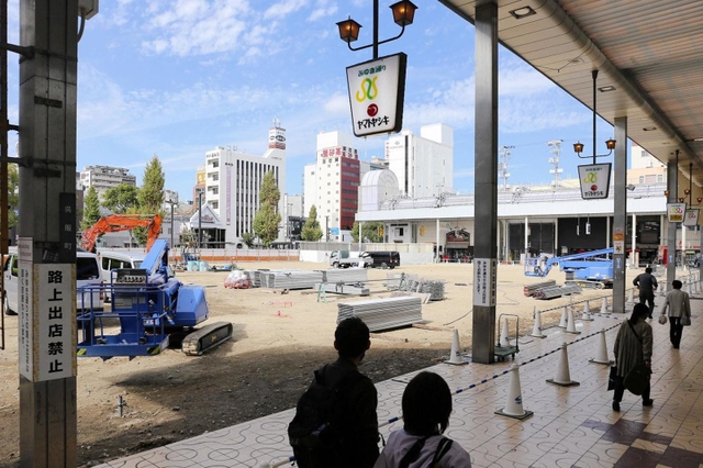 商店街横で現在は更地になっているヤマトヤシキ跡地＝姫路市二階町