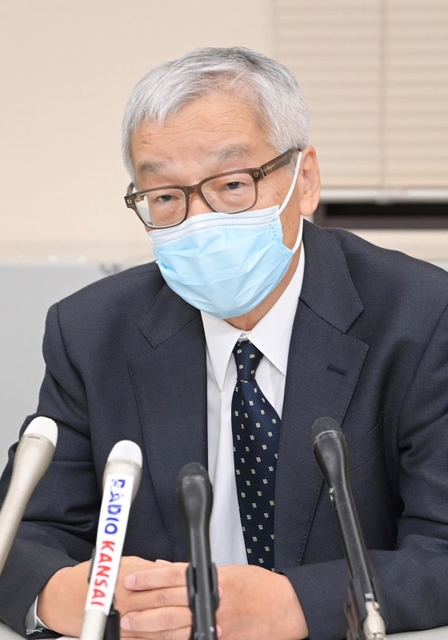 神戸連続児童殺傷事件の全記録廃棄を受け、神戸家裁に調査を申し入れ、会見する被害者遺族の土師守さん＝２８日午後、神戸市中央区