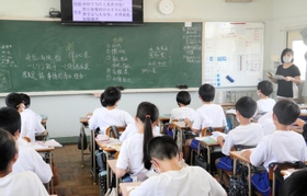 神戸中華同文学校の授業。全て中国語で行っている＝神戸市中央区中山手通６