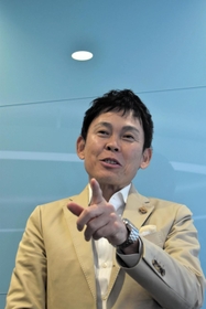 「『おっちゃん』を大事にする企業風土を育てたい」と力説する川端社長ＣＥＯ＝東京都千代田区神田司町２、アース製薬本社