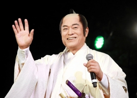 大阪城の天守閣復興９０周年を祝うイベントに出演した松平健さん＝大阪市中央区