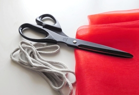 「なくしもの」に効果抜群？おまじないに使うはさみや赤い布