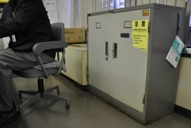 爆発事故が起きた「エコパークあぼし」の土壌調査報告書が保管されていたロッカー＝２０１０年、姫路市役所