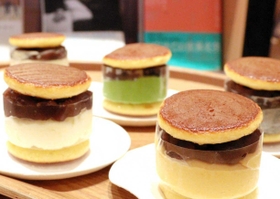 酒かすの香る特製の皮であんこと、味や食感の異なるバタークリームを挟んだどら焼き＝豊岡市城崎町湯島（撮影・丸山桃奈）