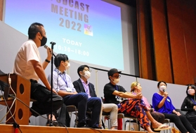 音声コンテンツを配信する新聞社７社が集まり、音声事業の可能性について意見を交わした＝朝日新聞東京本社（同社提供）