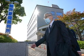 神戸連続児童殺傷事件の全記録廃棄を受け、神戸家裁に調査を申し入れ、会見する被害者遺族の土師守さん＝２８日午後、神戸市中央区