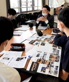 灘中学校の生徒は全国から来ているため、災害や多文化共生など神戸ならではの課題も学習の一つ＝神戸市東灘区魚崎北町８