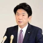 失職を選び、出直し町長選への立候補を表明する服部千秋町長＝５日午前、兵庫県太子町役場（撮影・上杉順子）