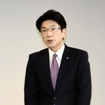 失職を選び、出直し町長選への立候補を表明する服部千秋町長＝５日午前、兵庫県太子町役場（撮影・上杉順子）