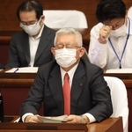 明石市議への暴言などについて明石市議会で謝罪し、任期末で退任する意向を表明した明石市の泉房穂市長＝１２日、明石市中崎１