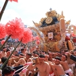 宵宮を迎え、松原八幡神社前に現れた東山地区の屋台＝１４日午前、姫路市白浜町（撮影・鈴木雅之）