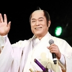 大阪城の天守閣復興９０周年を祝うイベントに出演した松平健さん＝大阪市中央区
