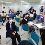 全国の災害被災地から高校生が参加した「ＢＯＵＳＡＩゼミな～る」。災害の体験や教訓をどう伝えるか、話し合った＝神戸市中央区脇浜海岸通１（撮影・鈴木雅之）