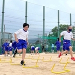 ２０２１年度に民間委託モデルとして指導者の派遣を受けた鷹匠中学校陸上部＝神戸市灘区高徳町２