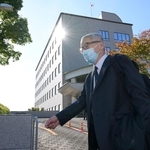 神戸連続児童殺傷事件の全記録廃棄を受け、神戸家裁に調査を申し入れ、会見する被害者遺族の土師守さん＝２８日午後、神戸市中央区