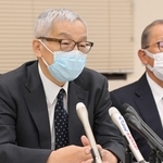 記者会見する土師守さんと井関勇司弁護士（右）＝２８日午後、神戸市中央区（撮影・秋山亮太）