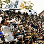 「イチロー！」。おなじみの「イチローコール」が、スタンドに戻ってきた＝１９９６年３月３１日、神戸市須磨区、グリーンスタジアム神戸