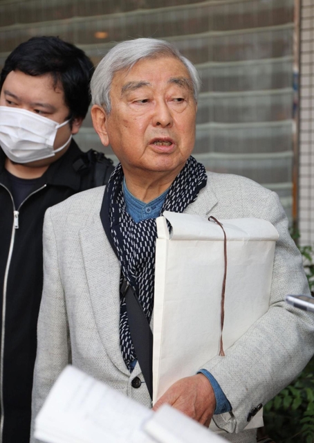 説明会に参加した遺族の浅野弥三一さん＝１２日午後、伊丹市内（撮影・小林良多）