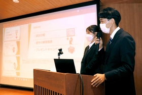 ヴィクトリーナ姫路を盛り上げる独自企画を発表した学生たち＝神戸市長田区、神戸常盤アリーナ