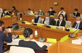 神戸連続児童殺傷事件の記録廃棄問題への対応も話し合われた兵庫県の「犯罪被害者等支援条例検討委員会」＝４日、兵庫県庁