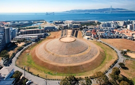 五色塚古墳（神戸市文化財課提供）
