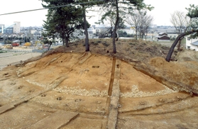 １９９２年に行われた幣塚古墳の発掘調査（明石市提供）