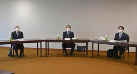 事件記録保存の在り方を議論する最高裁有識者委員会の初会合＝２５日午前、東京都千代田区、最高裁（代表撮影）