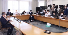 ＵＳＢメモリー紛失の調査結果について説明があった会見の様子＝尼崎市東七松町１、尼崎市役所（撮影・池田大介）