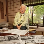 第１回の兵庫大会から出場する伝統校・県伊丹高校に父親の内田和雄さんが所属していたと話す竹内和佐子さん＝姫路市飾東町北野（撮影・吉田敦史）