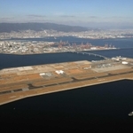 ドローン侵入を防ぐ新法の規制の対象外となっている神戸空港。有効な対策を打ちあぐねている＝１月２２日、神戸市中央区神戸空港