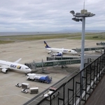 ドローン侵入を防ぐ新法の規制の対象外となっている神戸空港。有効な対策を打ちあぐねている＝９月１７日、神戸市中央区神戸空港