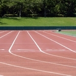 引き続き日本陸上競技連盟の公認を得られる見通しとなった「きしろスタジアム」のトラック＝明石市明石公園