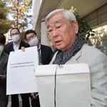 説明会に参加した遺族の浅野弥三一さん＝１２日午後、伊丹市内（撮影・小林良多）