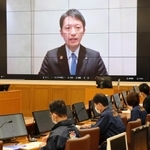 兵庫県内で今季初めて養鶏場での鳥インフルエンザ感染が確認され、設置された対策本部会議で対応を指示する斎藤元彦知事＝１３日午前、神戸市中央区、県災害対策センター