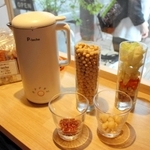 既存品を小型化した、新しい家庭用豆乳メーカー＝東京都渋谷区
