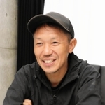 西宮ＳＳ時代に指導後も交流を続ける堂安律との思い出を語る早野陽さん＝西宮市名次町